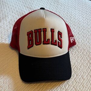 New Era x Urban Outfitters Chicago Bulls Trucker Hat